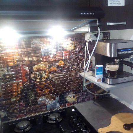 Hostel Florentin Camere Bai Comune Acces Bucatarie Cheap Rooms Smart Tv Netflix Constanta Kitchen And Laundry Machine Acces Fast Wifi Exteriör bild